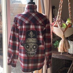 EUC Recycled men’s medium DIP flannel with New Orleans music embroidered skull.